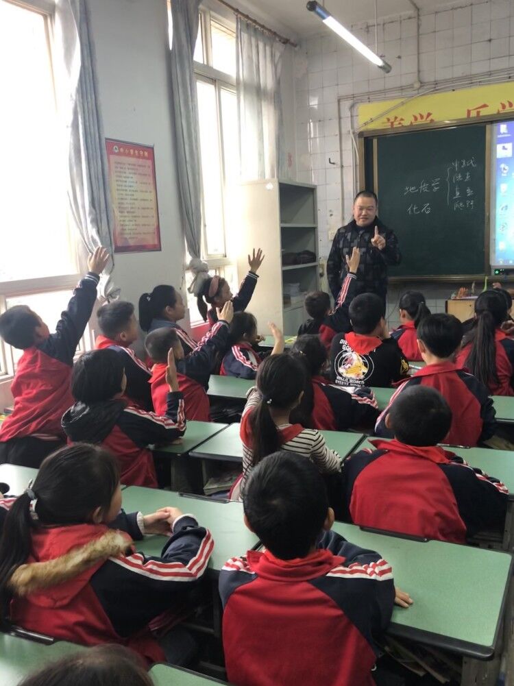 富顺志愿者活动1.jpg 富顺志愿者活动1.jpg
